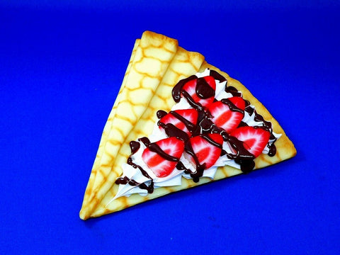 Crêpe aux fraises avec sauce au chocolat & crème fouettée Réplique