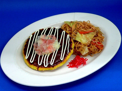 Plat Okonomiyaki (crêpe) & Yakisoba (Nouilles frites) Réplique