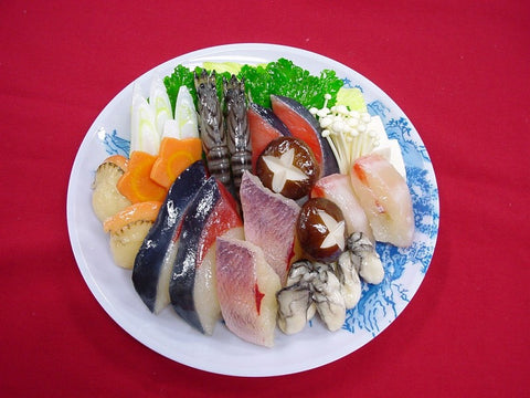 Nabe (Ragoût) de fruits de mer avec légumes assortis Réplique
