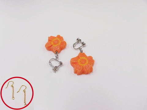 Flower-Shaped Carrot (mini) Pierced Earrings