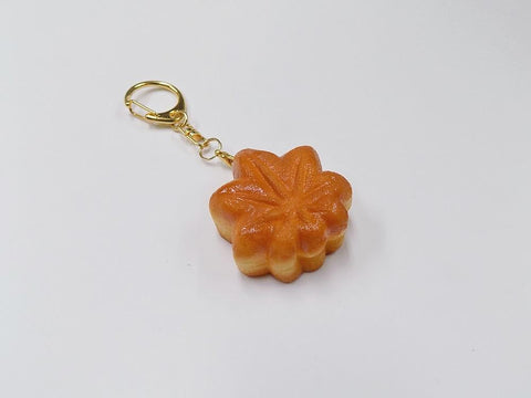 Momiji Manju (Maple Leaf-Shaped Steamed Bun) (small) Keychain