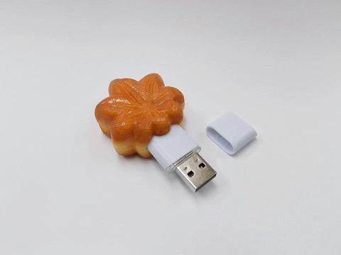 Momiji Manju (Maple Leaf-Shaped Steamed Bun) (small) USB Flash Drive (16GB)