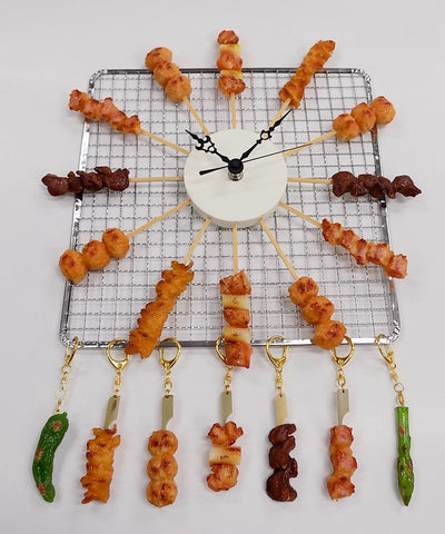 assortiment de Yakitori (poulet grillé) Horloge Murale